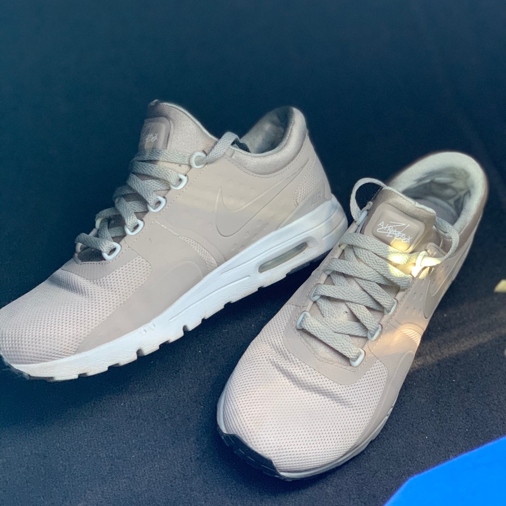 Nude/white air max